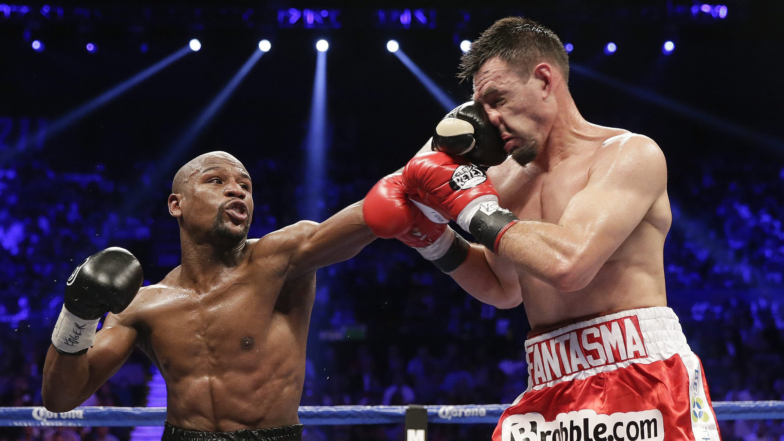 “激情现场：球迷的疯狂援助瞬间”，激情篮球