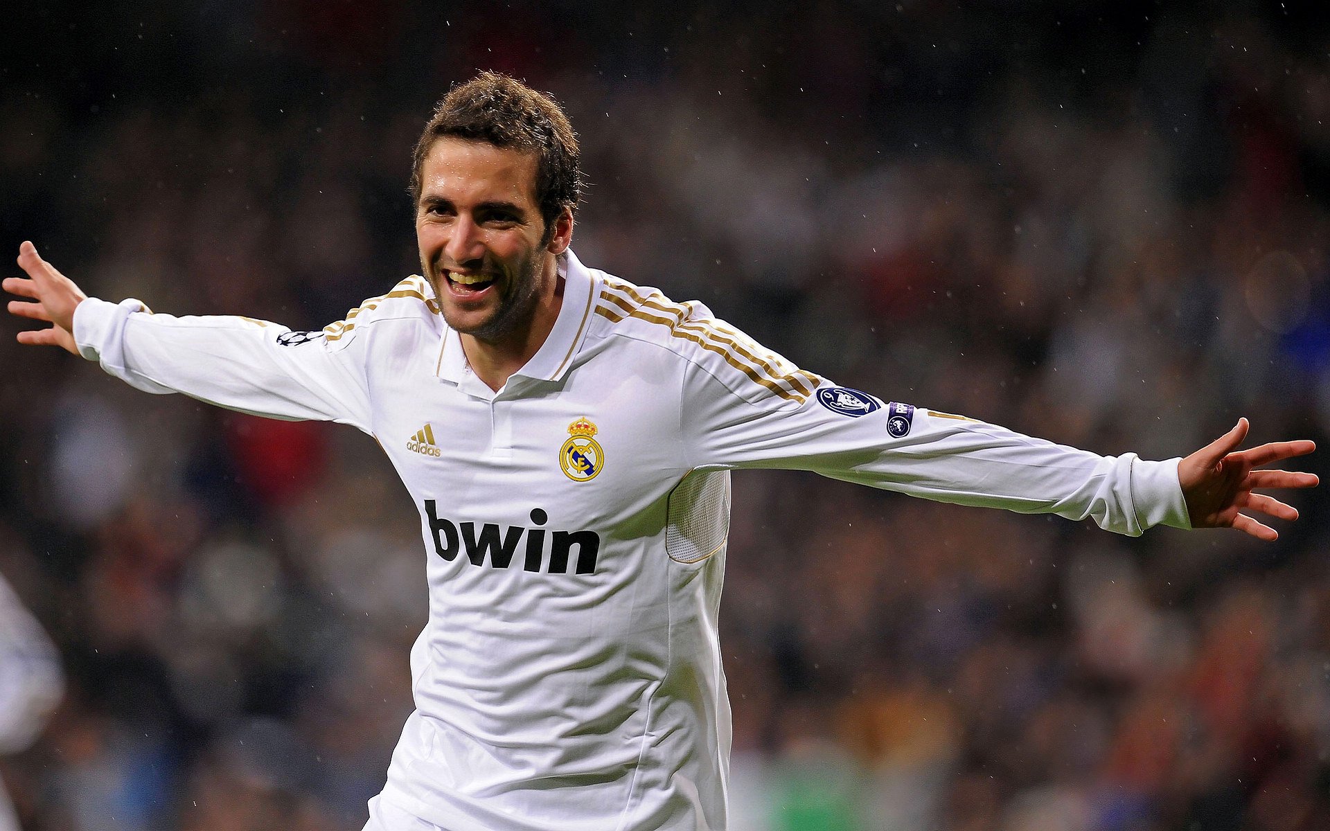 比利时骑手拉里萨·保利斯在2024年巴黎奥运会盛装舞步比赛中以“Luna”马匹获得第七名,展现出色表现。